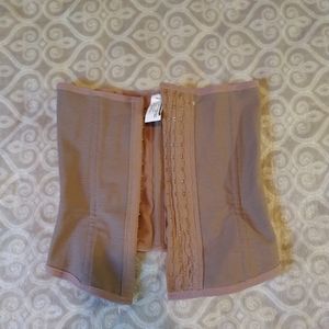 Post partum waist trainer size small